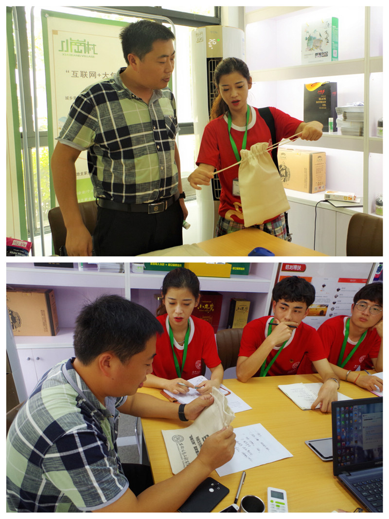 3.图为团队指导老师展示团队自主设计并制作的农产品外包装成品.jpg