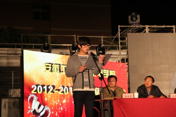学生代表发表感言