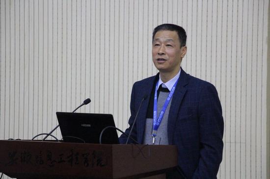 安徽信息工程学院第一届创业与就业竞争力促进中心年展正式开幕