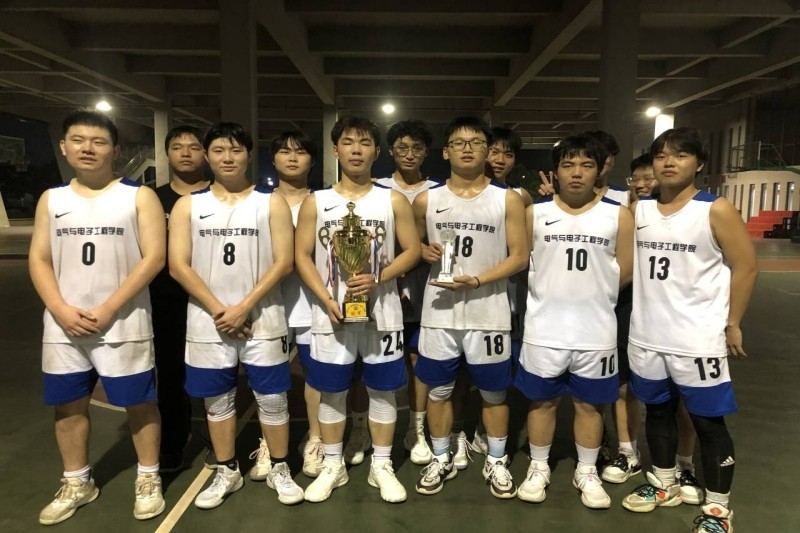 图为获奖运动员合影.jpg