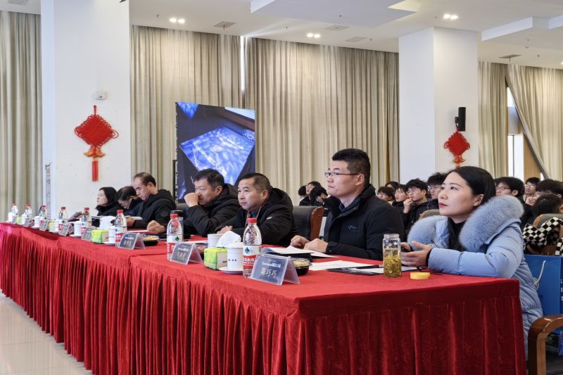图为出席本次大赛的评委.jpg