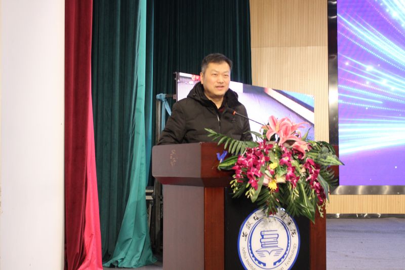 图为许刚教授致辞.jpg