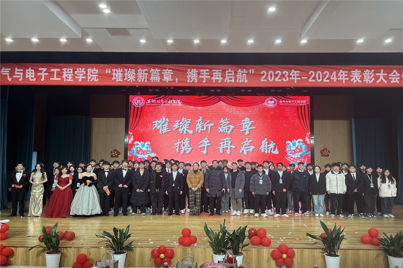 图为集体合影.jpg