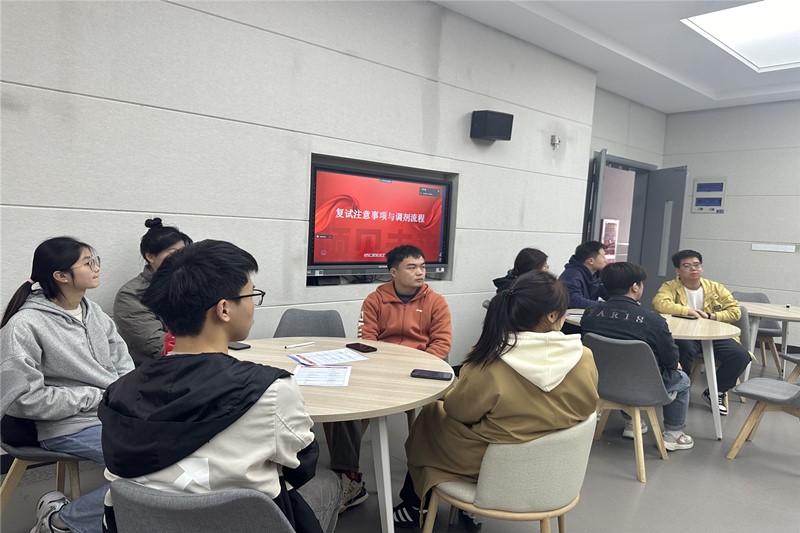 图为参会学生.jpg