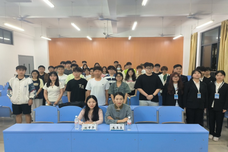 图为全体人员合影留念.jpg