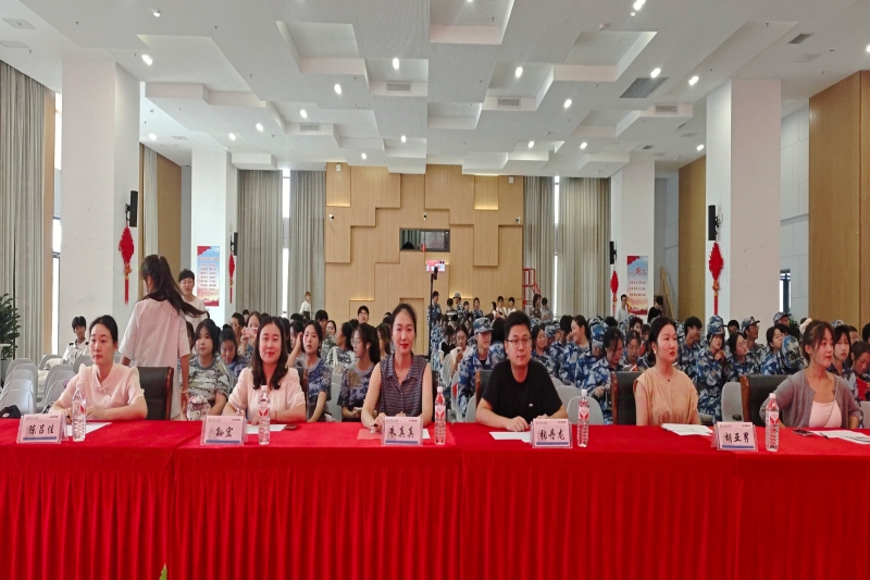 图为出席本次比赛的评委老师.jpg