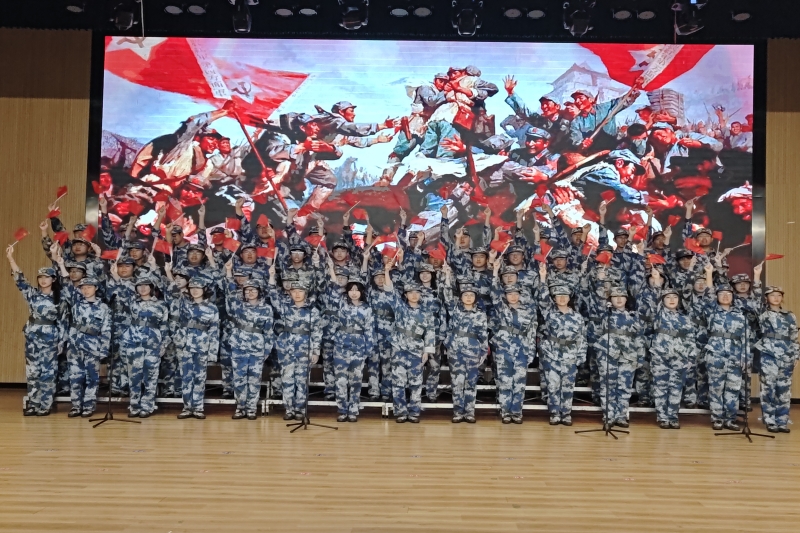 图为电气与电子工程学院表演现场.jpg