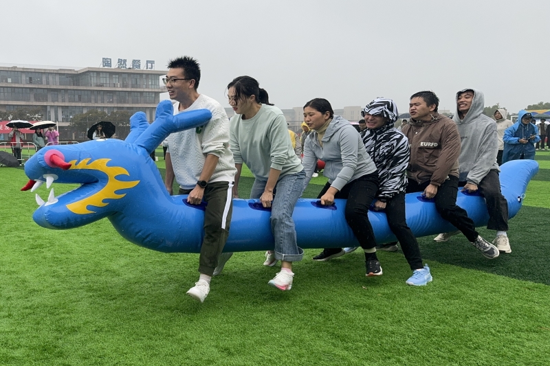 图为旱地龙舟现场.jpg