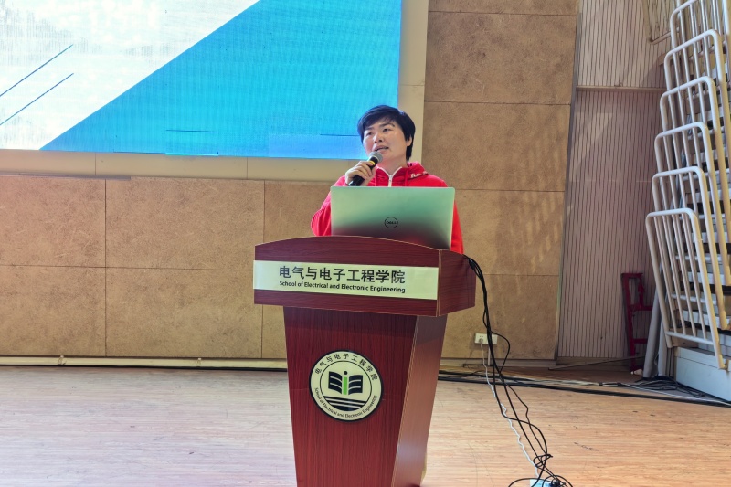 图为刘蕾讲话.jpg