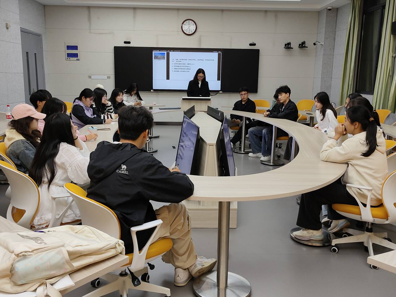 博雅学习协会大学生法治诗词大赛照片（4）(1).jpg