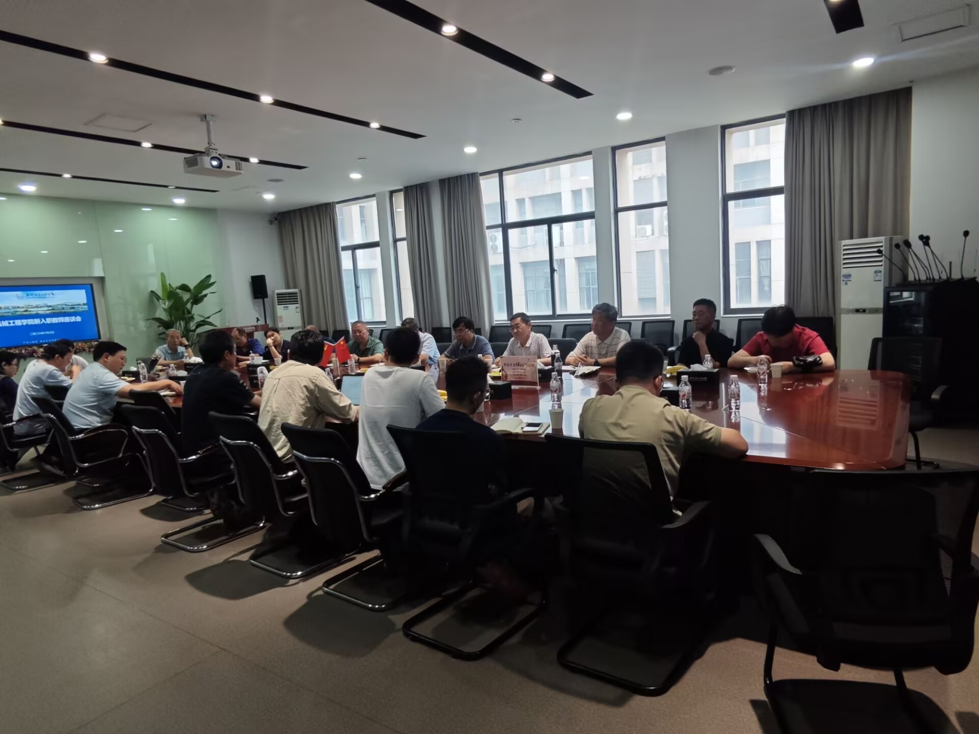 6月3日座谈会3.jpg 6月3日座谈会3.jpg
