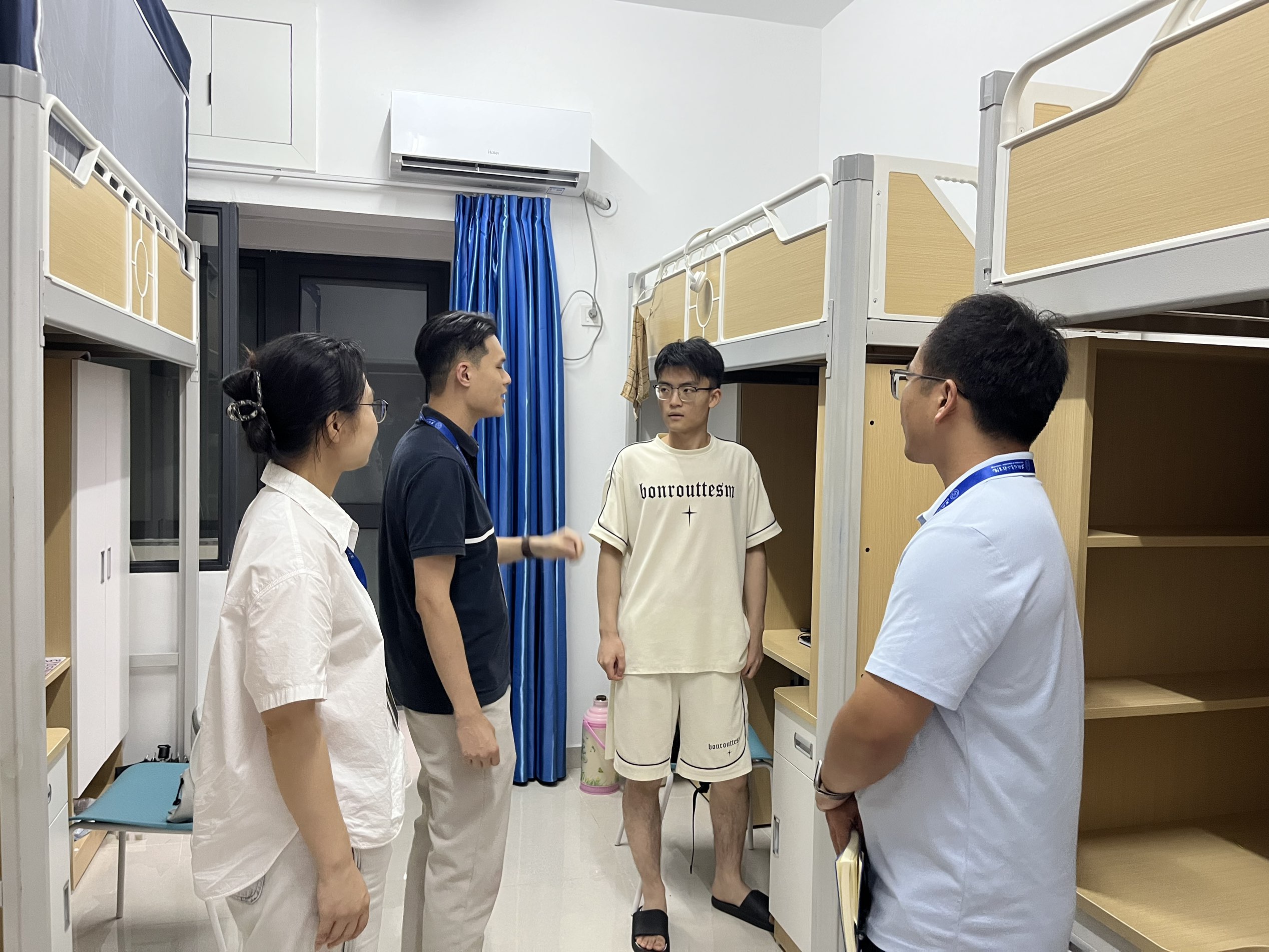 走访宿舍.jpg 走访宿舍.jpg
