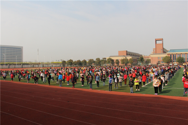 6.城东小学升旗仪式现场.jpg