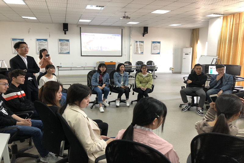 C:\Users\Administrator\Desktop\待办\新闻稿\梧桐雨学研社成功举办创新创业比赛经验交流沙龙\梧桐雨学研社成功举办创新创业比赛经验交流沙龙\1.JPG