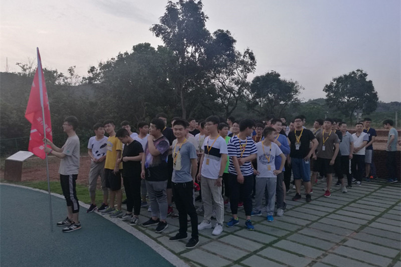 环山夜跑.jpg