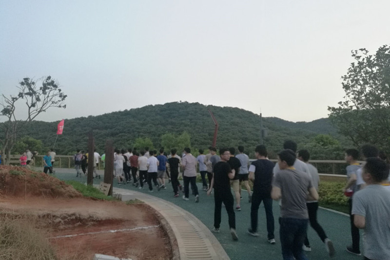 环山夜跑 (2).jpg