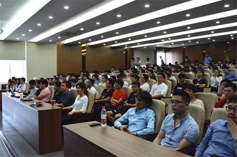 图为答疑会现场_副本.jpg