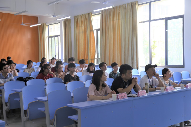 C:\Users\Administrator\Desktop\新闻稿\05.30管理工程学院&电气与电子工程学院诚信资助主题演讲大赛初赛圆满结束\活动现场照3.JPG