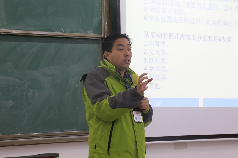 陈振进行授课.jpg