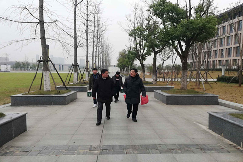 院领导一行前往考研复习室.jpg