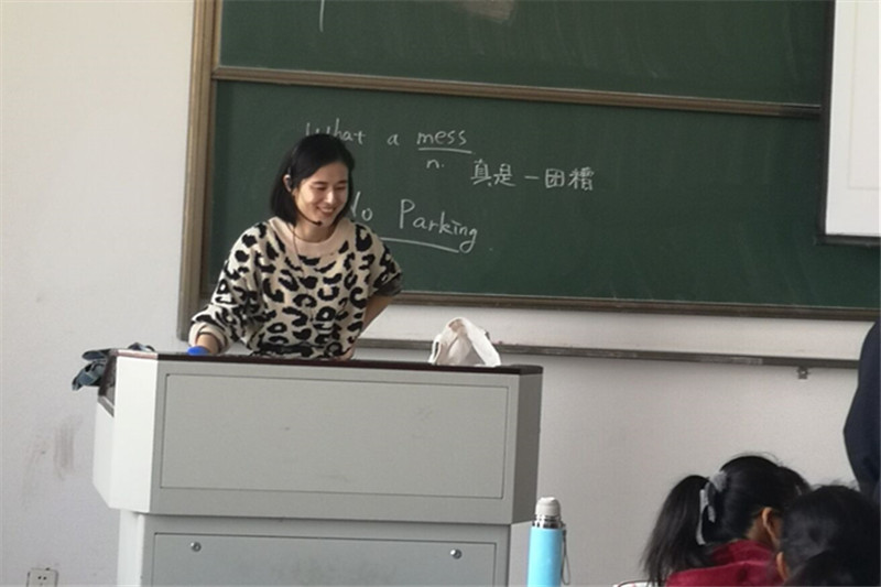 王露露_副本.jpg
