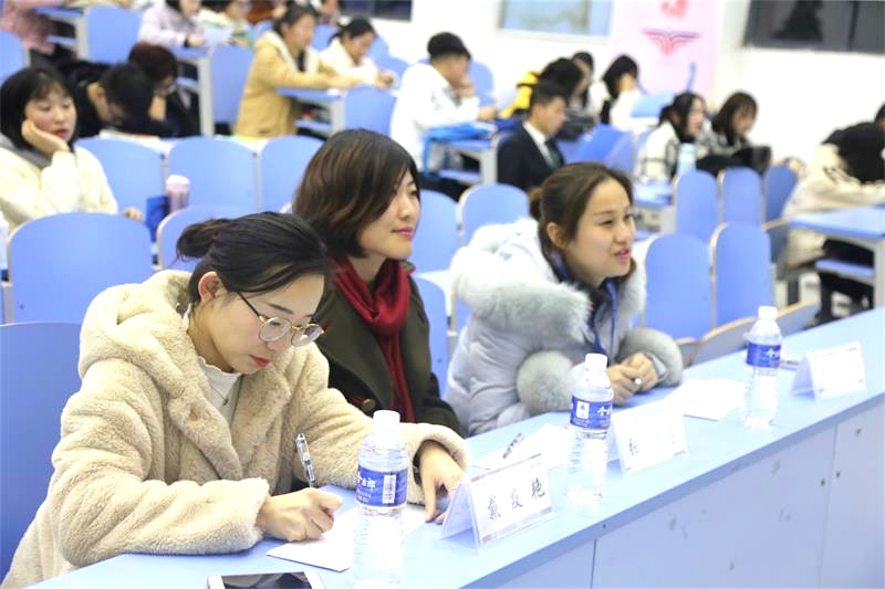 评委点评.jpg