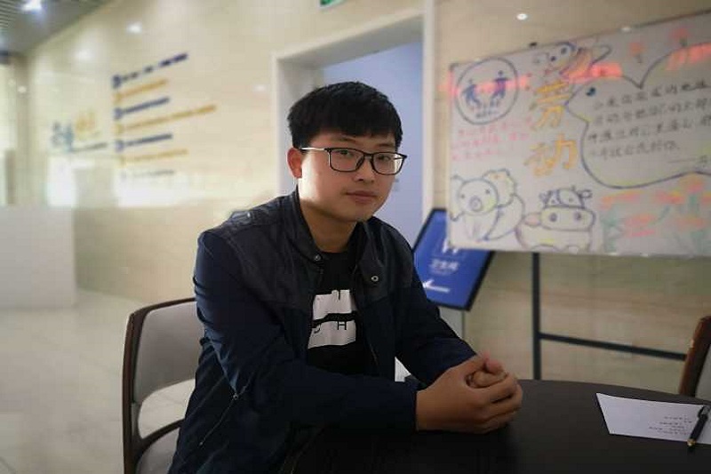 受访者接受采访.jpg