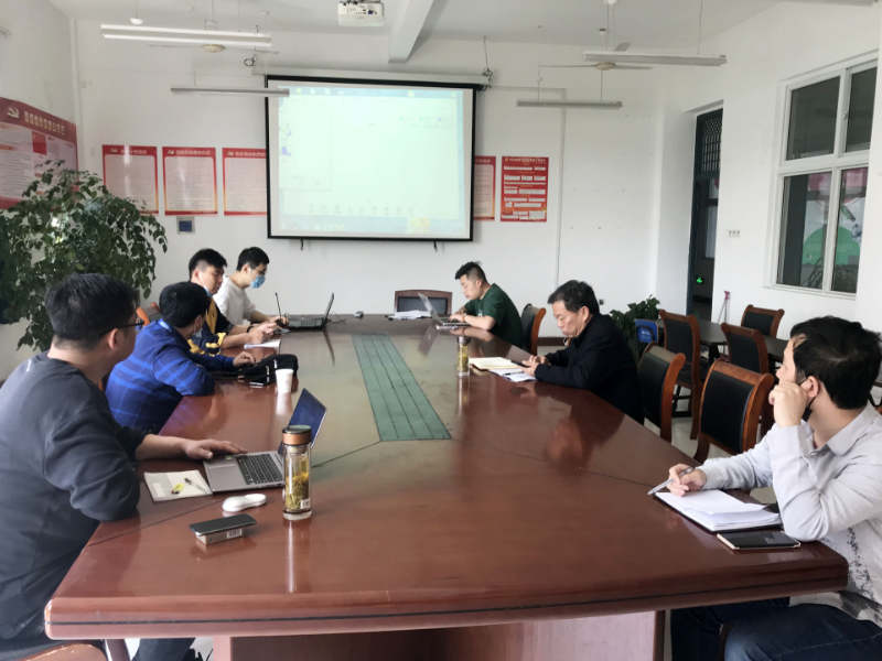 期中教学检查工作会议现场.jpg