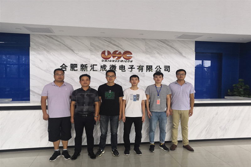 新汇成合影.jpg