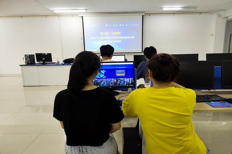 学生参赛现场.jpg