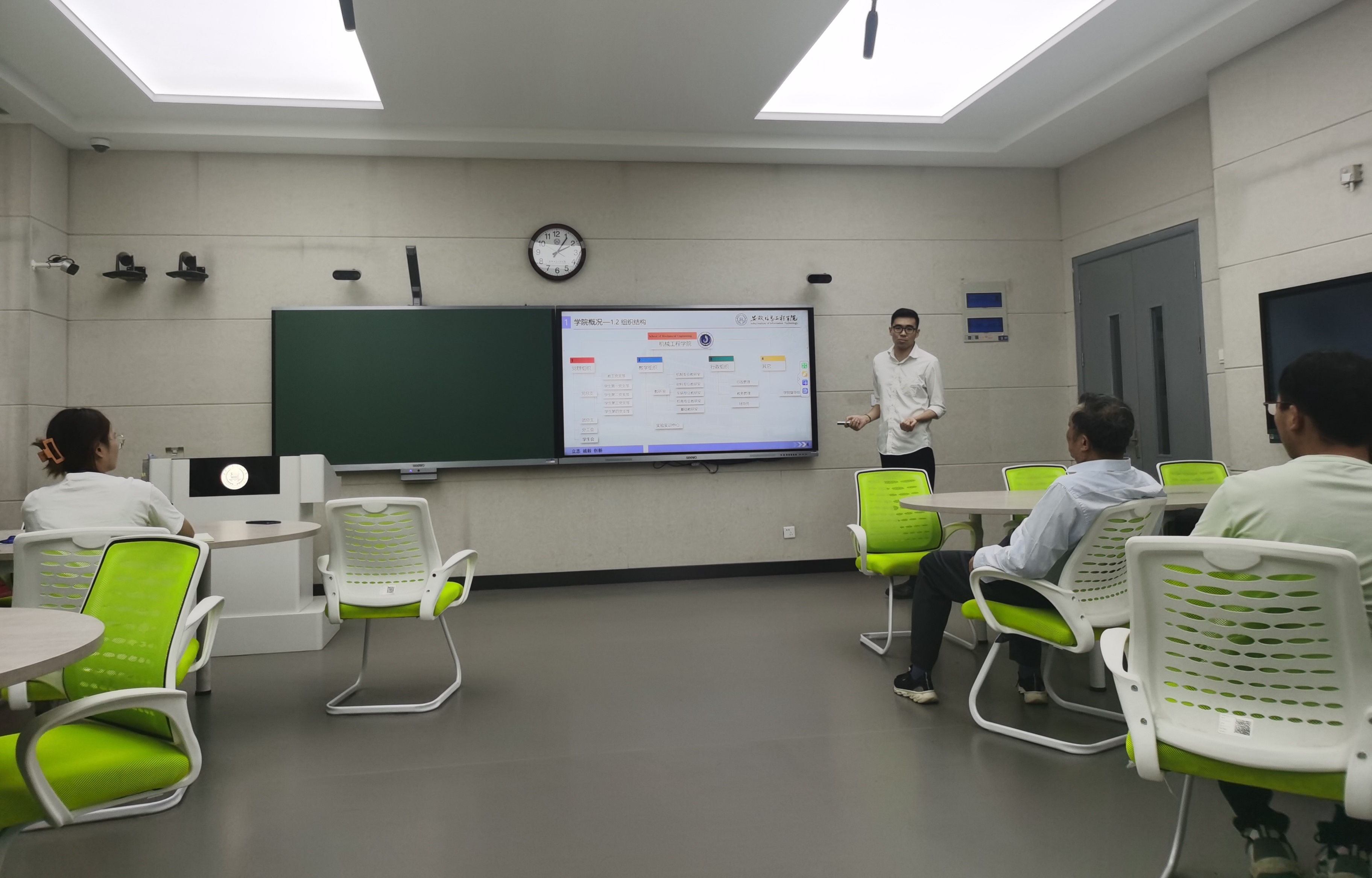 1教学院长说教学.jpg