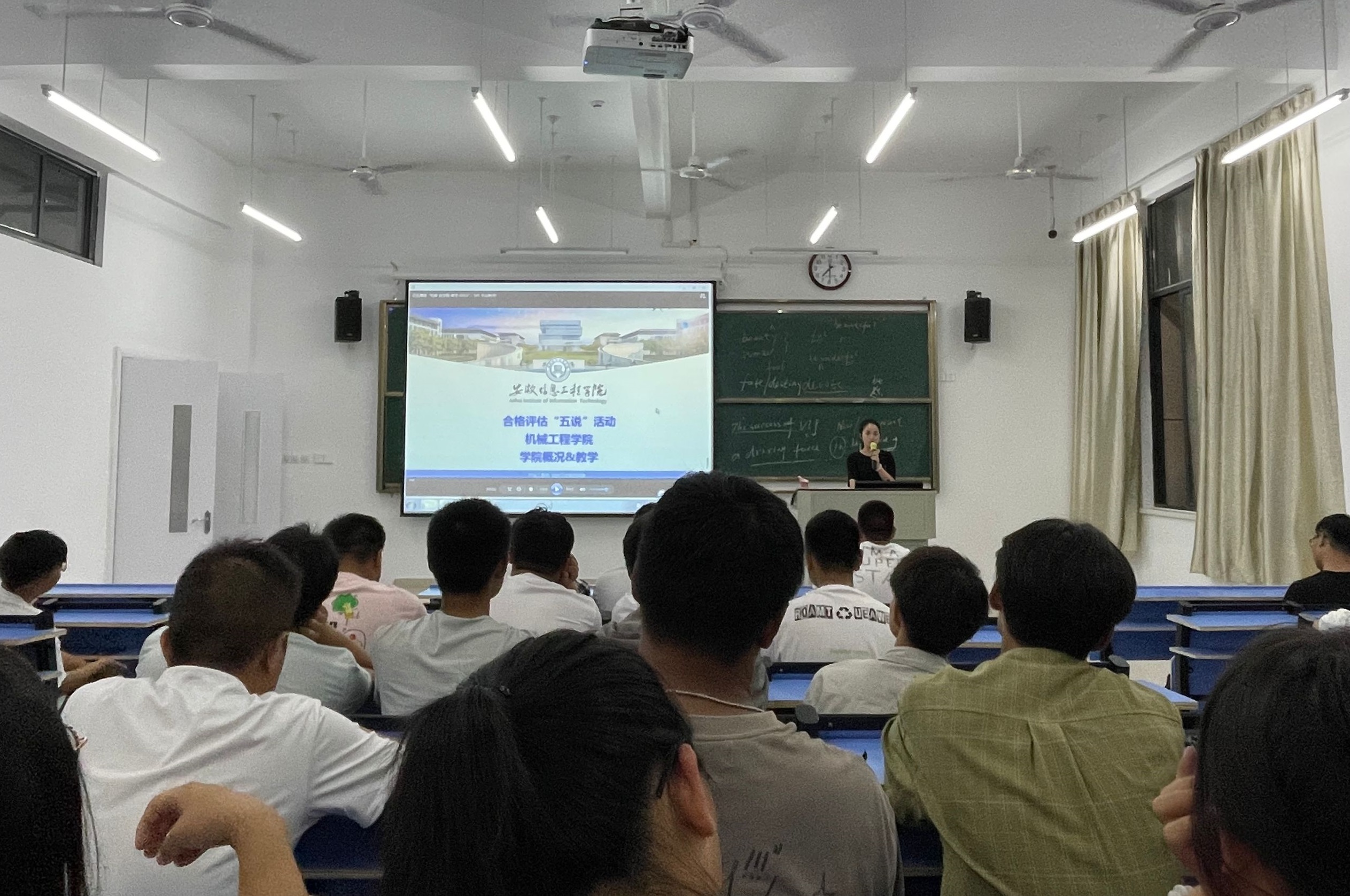 1面向新生说学院-郭蔚荣.jpg