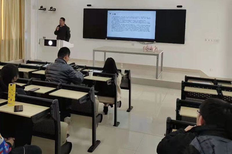吴校长_副本.jpg
