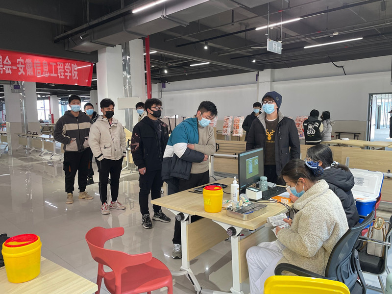 加强针接种现场.jpg