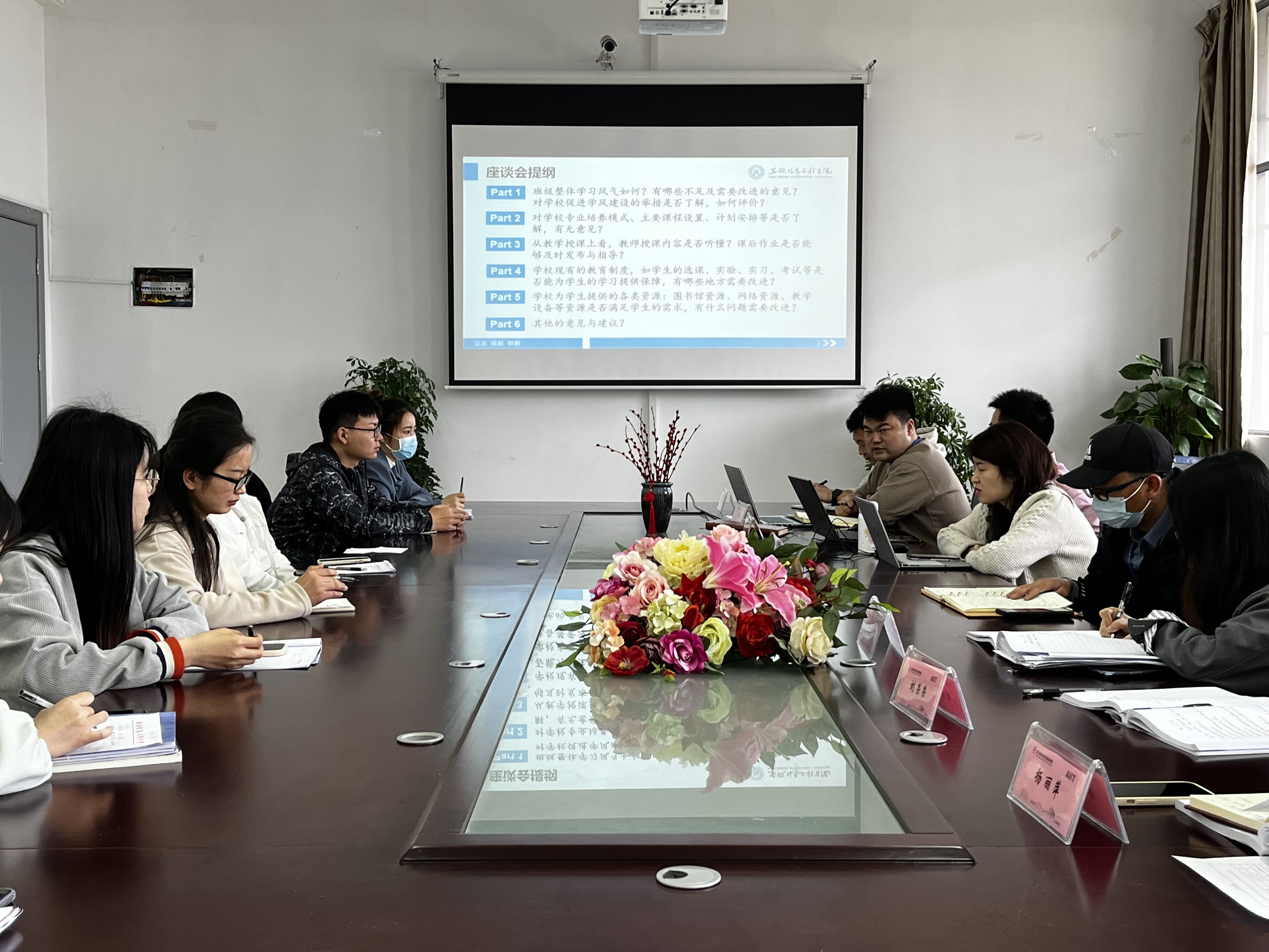 图为座谈会现场.jpg