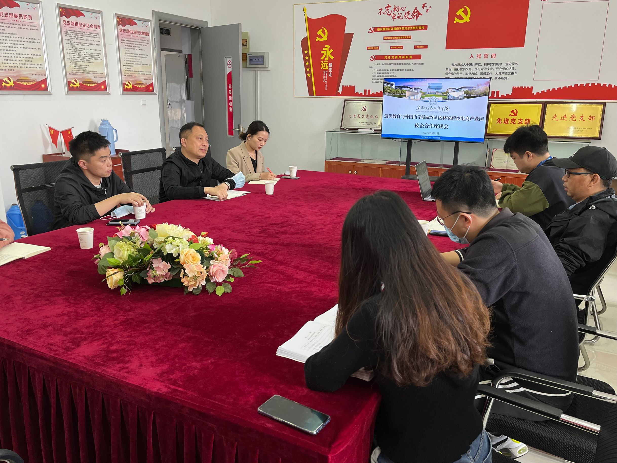 图为王成交流发言.jpg