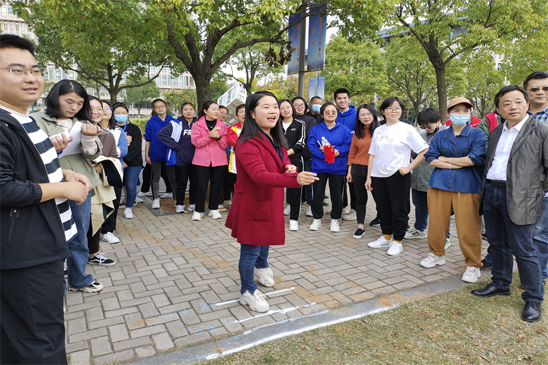 图为教师组飞镖比赛现场_副本.jpg
