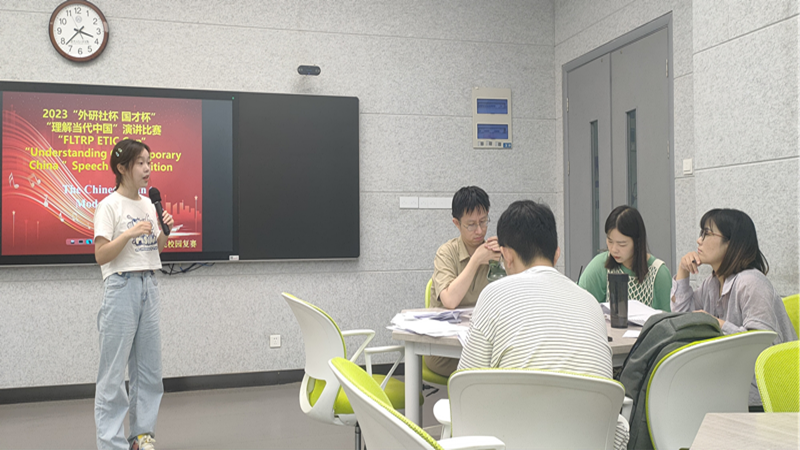 图为评委老师提问环节.png