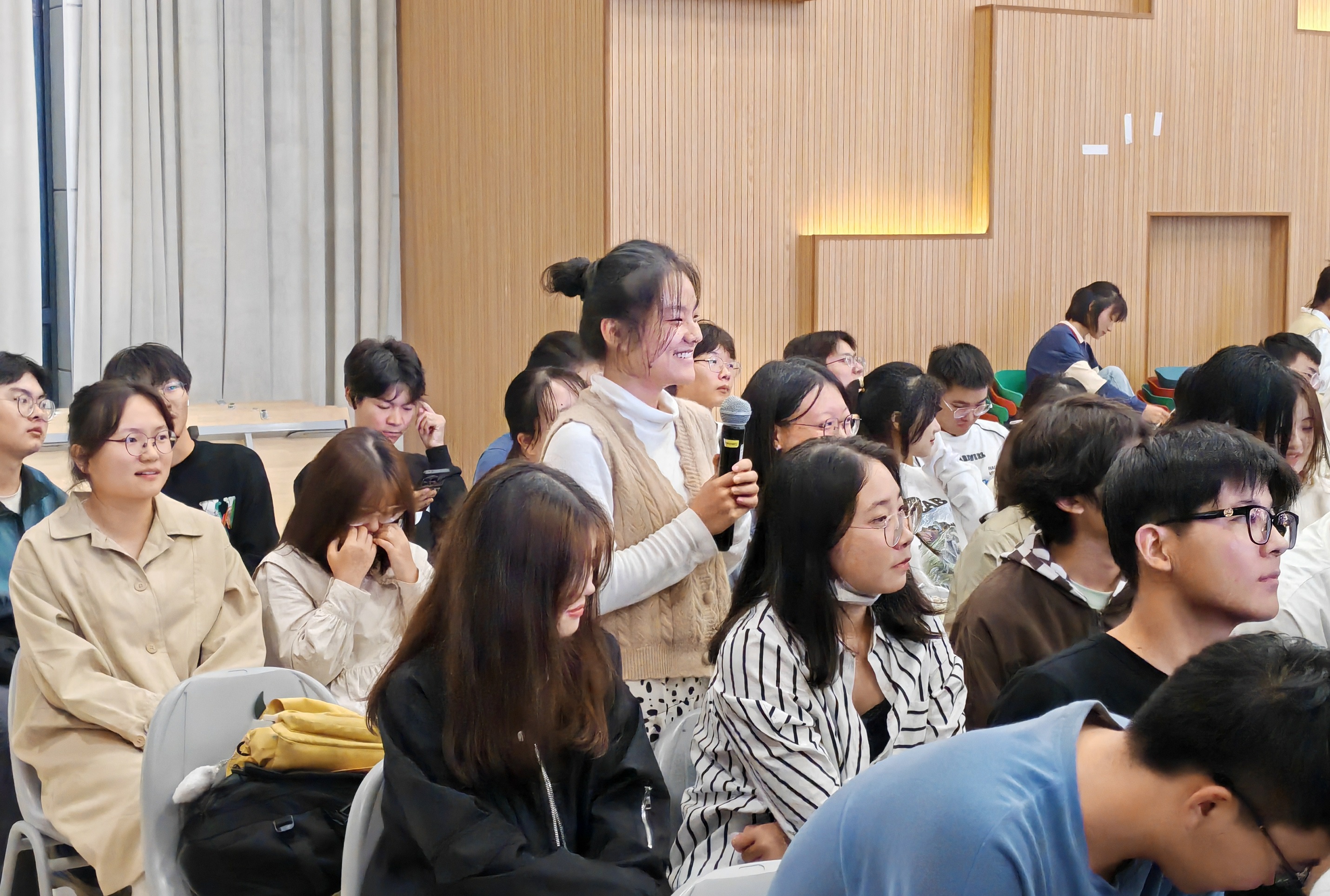 互动交流-1.jpg