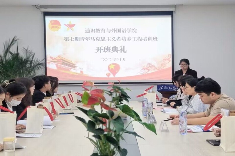 图为学员代表发言.jpg
