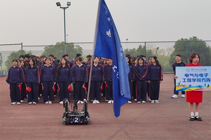 图为学院方阵.jpg