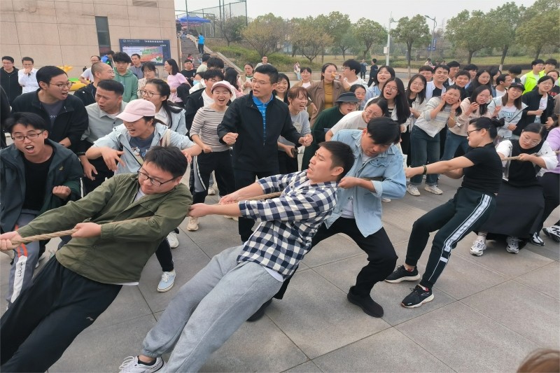 图为教职工拔河比赛.jpg