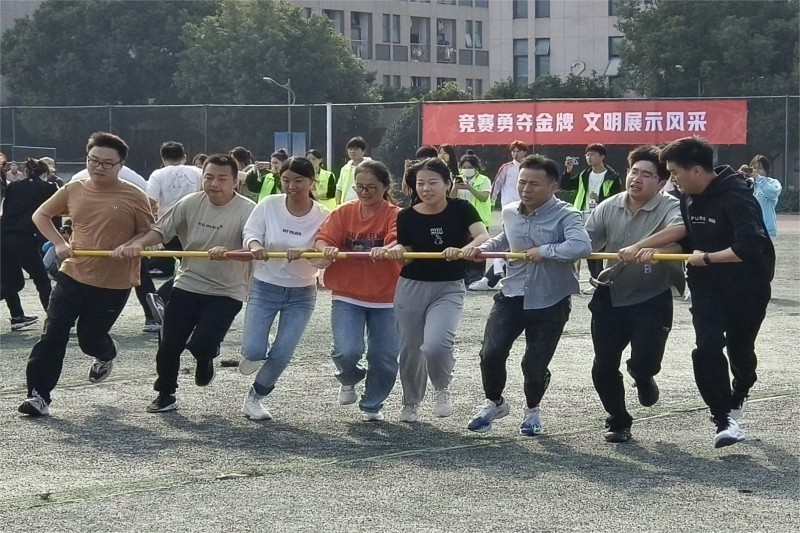 图为教职工爱的魔力转圈圈.jpg