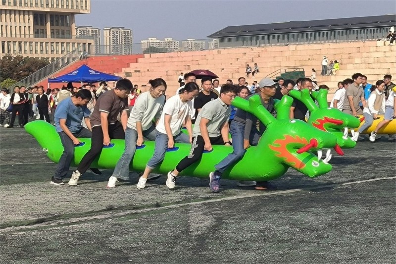 图为教职工旱地龙舟.jpg