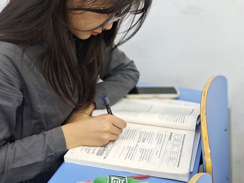 同学们认真复习.jpg