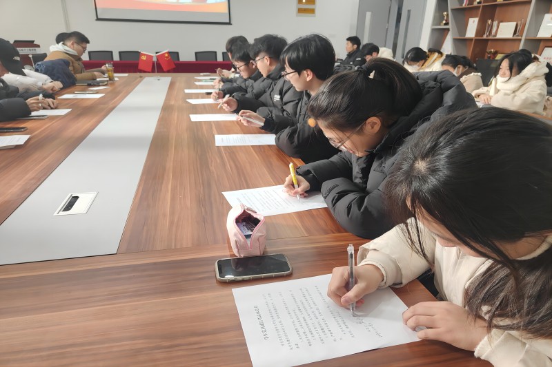 学生党员签署承诺书2(1).jpg