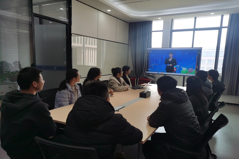 通识学院集中观看合影.jpg