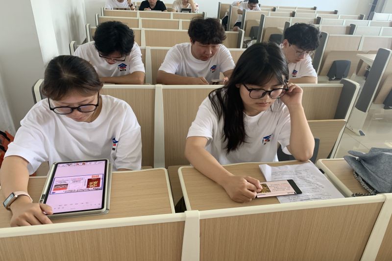 学生积极备赛.jpg