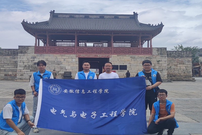 图为团队成员合照.jpg