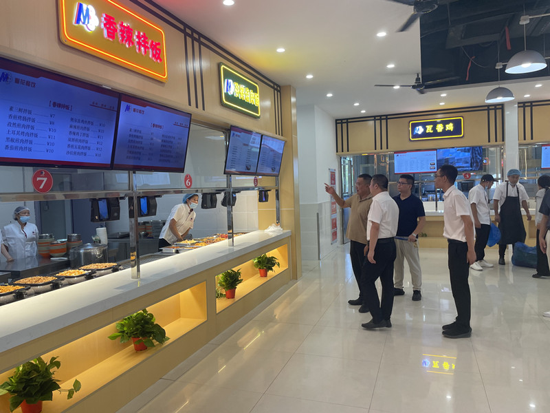 对食堂现场进行检查.jpg